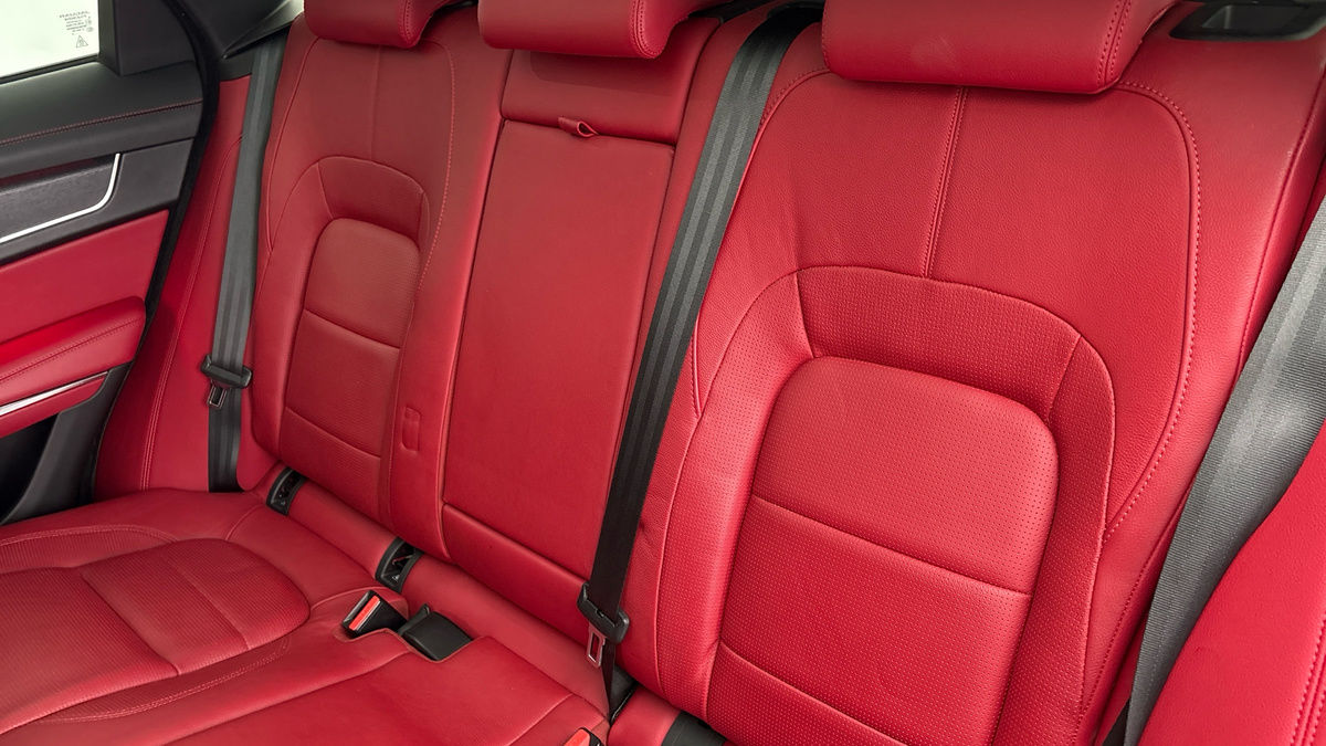 Jaguar F-PACE Image 8