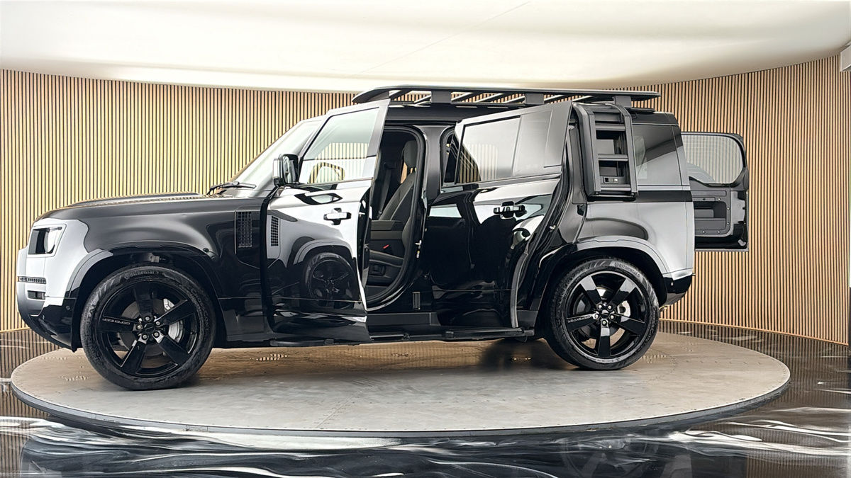More views of Land Rover Defender 110