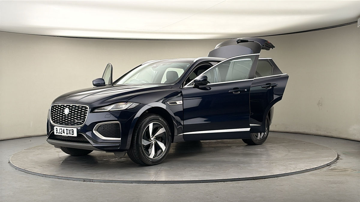 Jaguar F-PACE Image 22