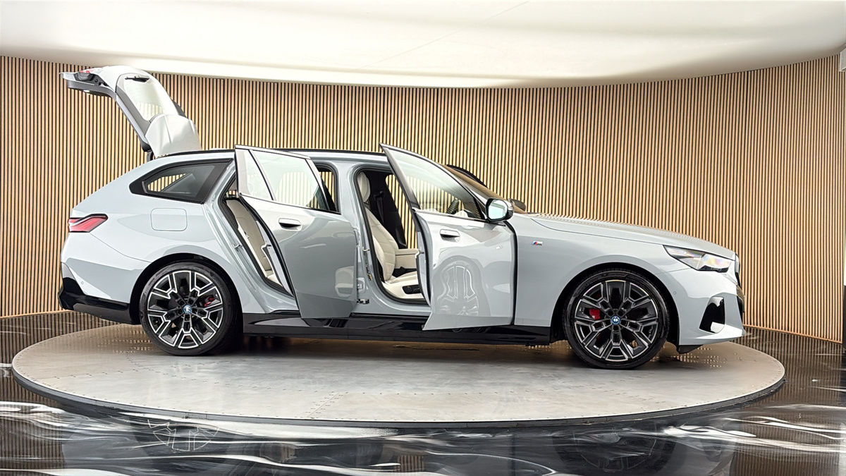 More views of BMW i5