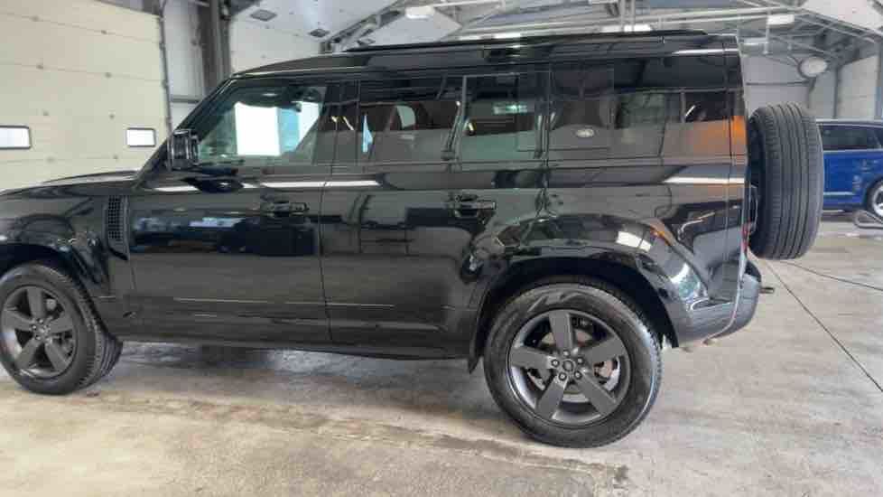 More views of Land Rover Defender 110