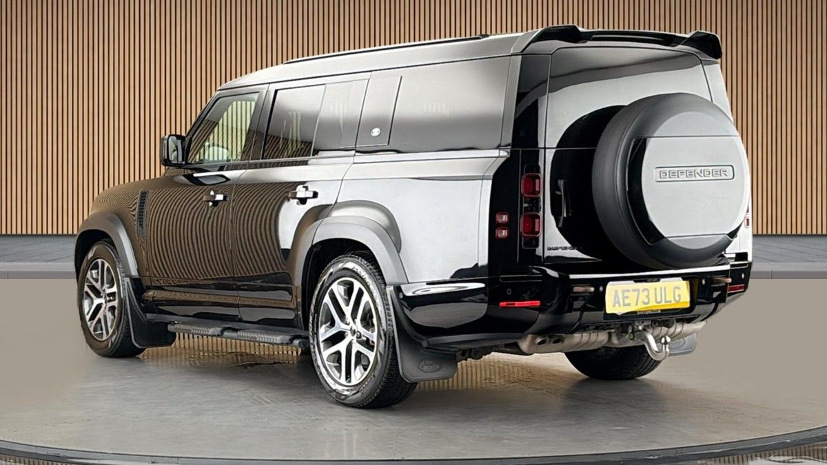 Land Rover Defender 130 Image 2