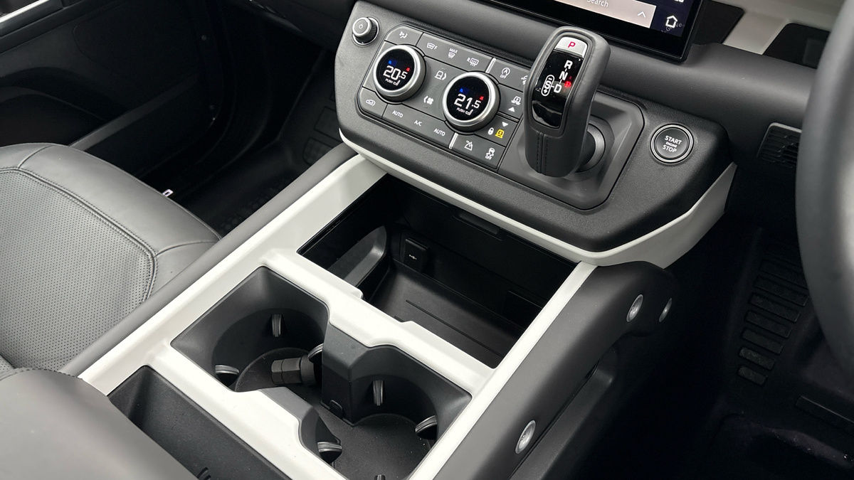 Land Rover Defender 110 Urban Image 18