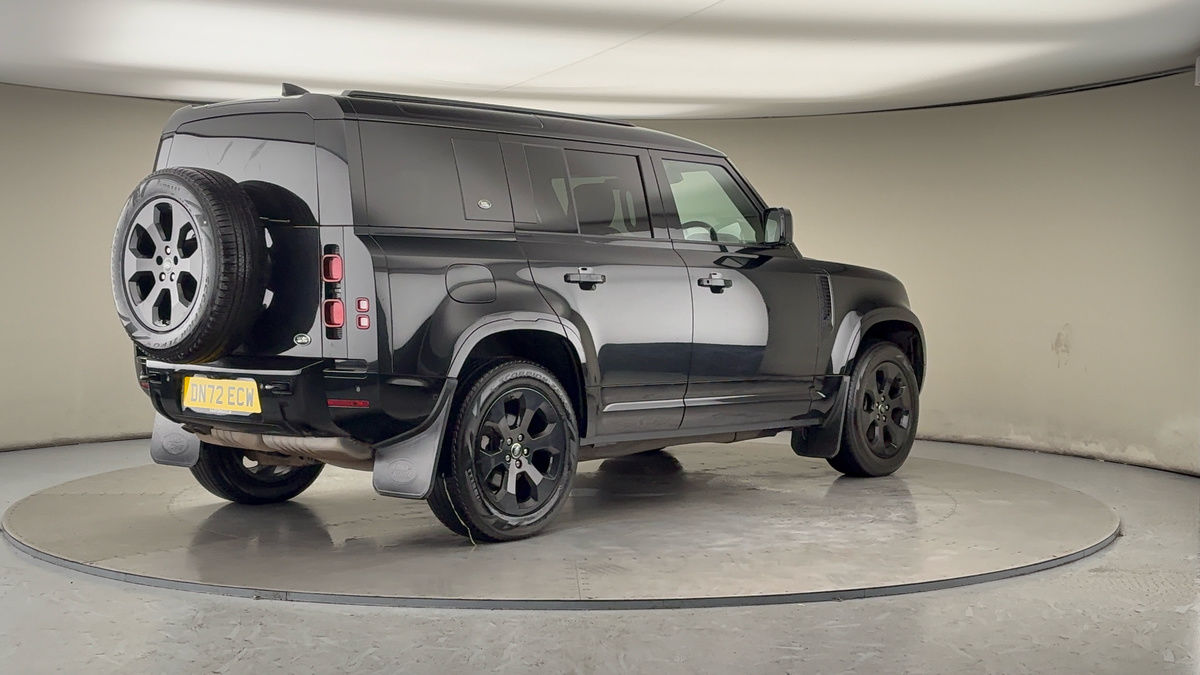 Land Rover Defender 110 Image 21