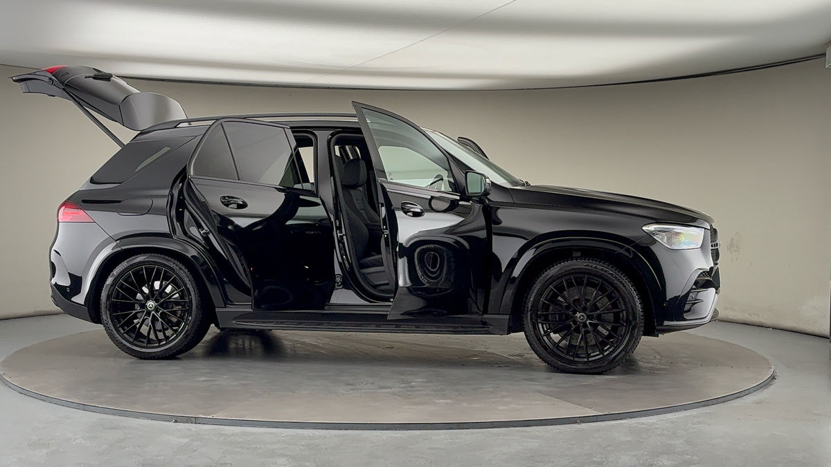 More views of Mercedes-Benz GLE