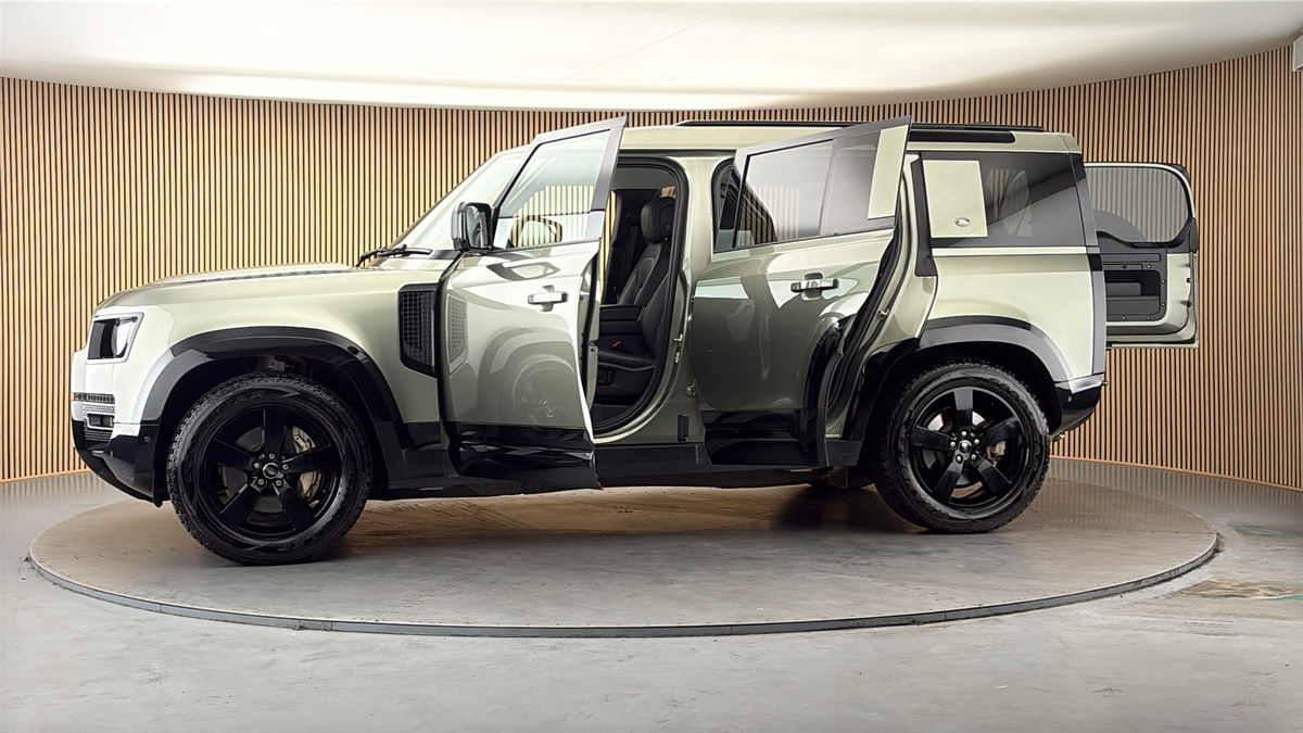 More views of Land Rover Defender 110