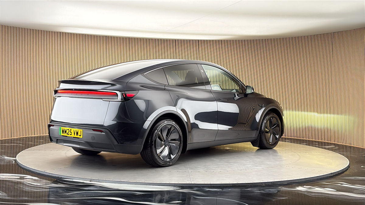Tesla Model Y Image 21