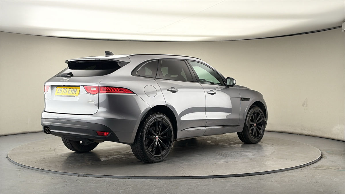 Jaguar F-PACE Image 21