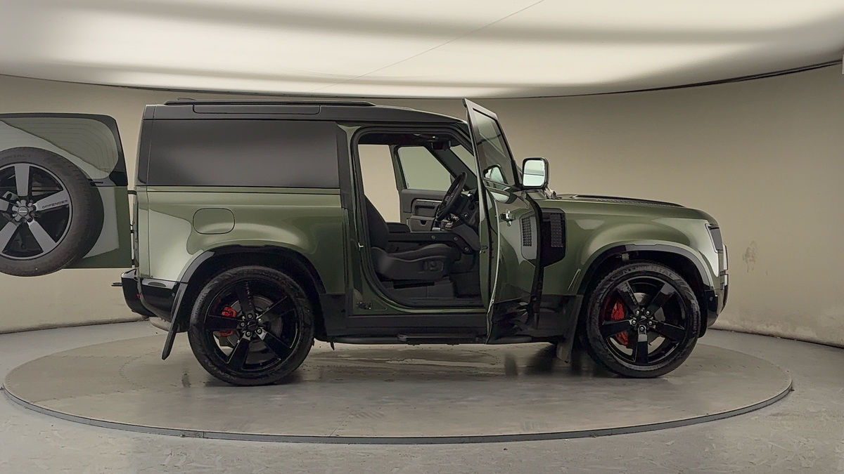 More views of Land Rover Defender 90