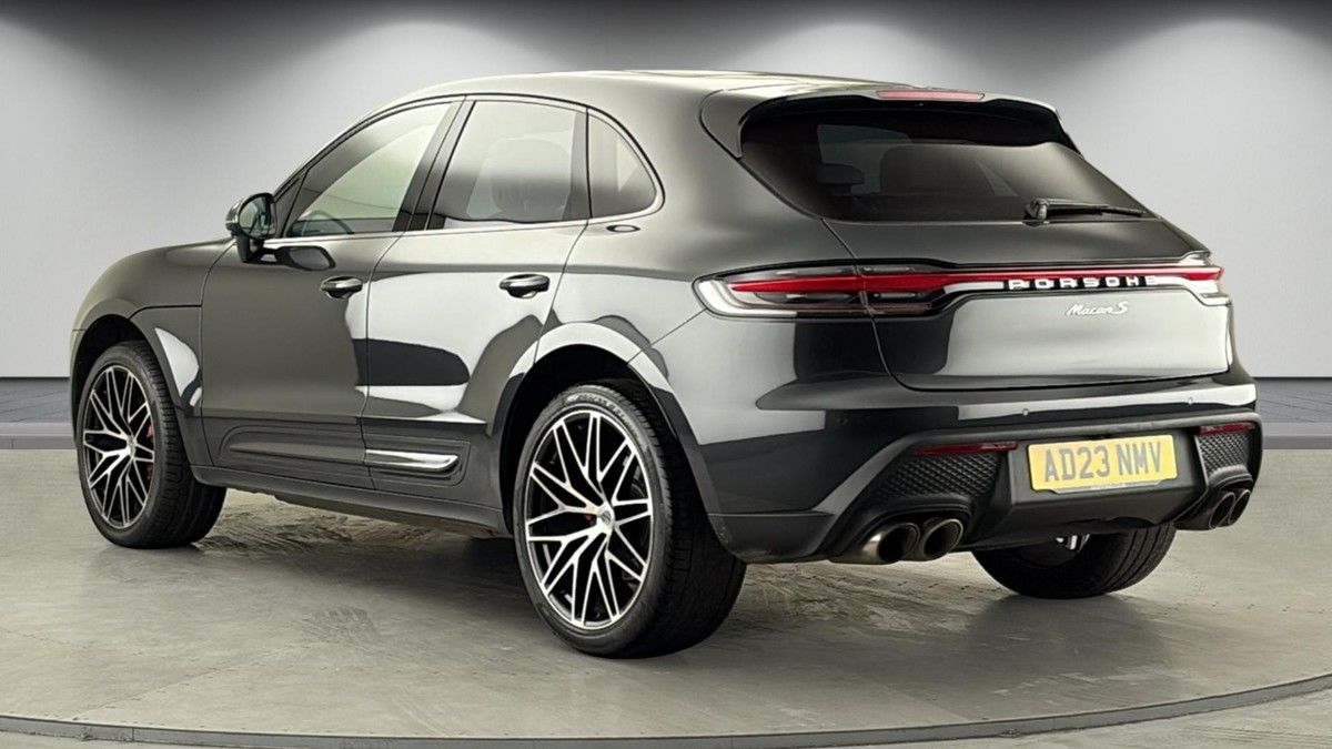 Porsche Macan Image 2