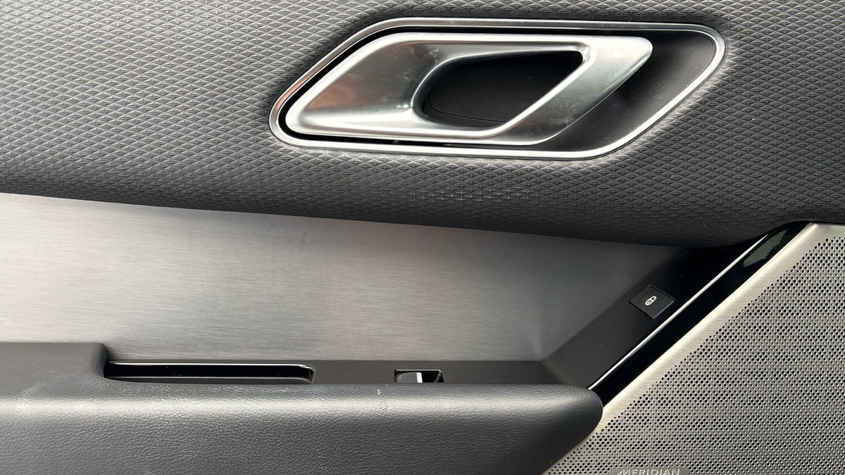 Land Rover Range Rover Velar Image 19