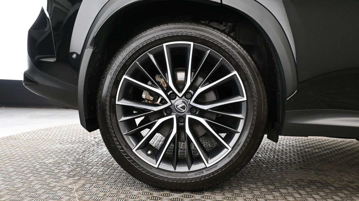 Lexus NX Image 9