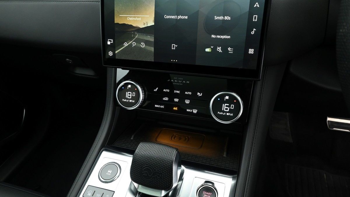 Jaguar F-PACE Image 12