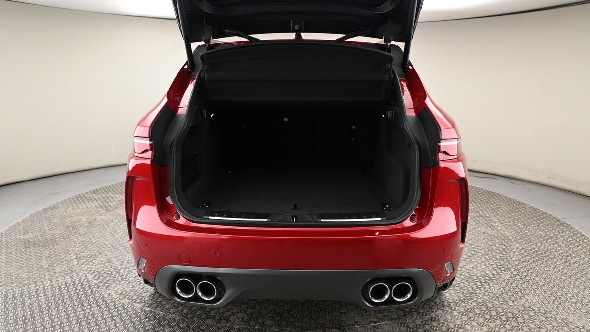Jaguar F-PACE Image 10