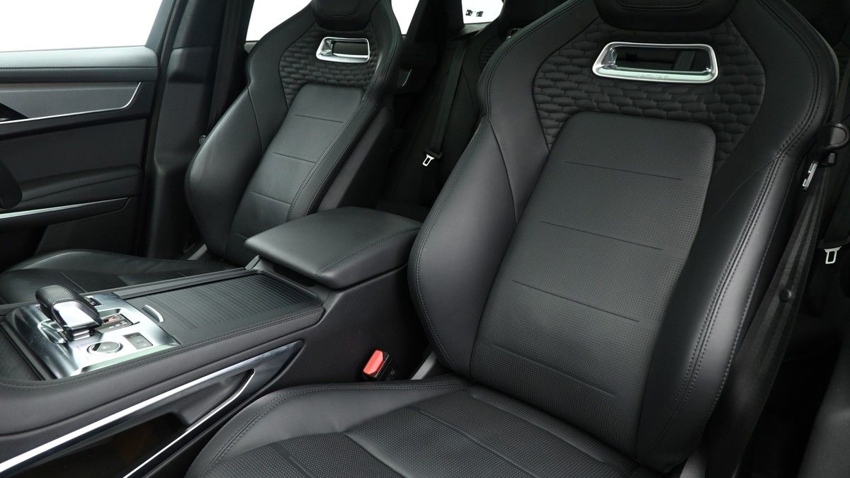Jaguar F-PACE Image 4