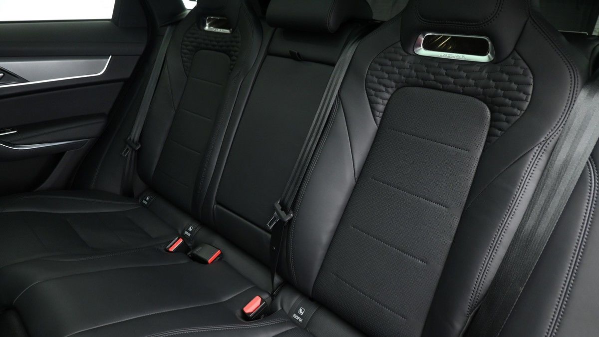 Jaguar F-PACE Image 5