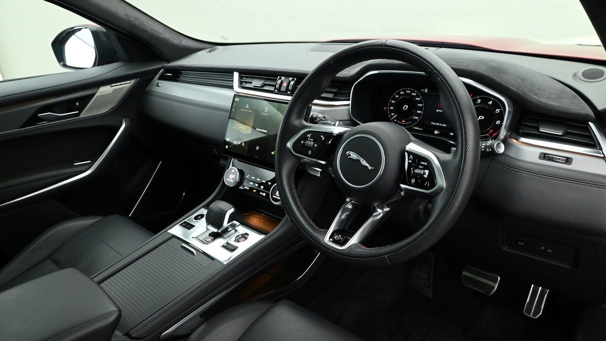 Jaguar F-PACE Image 3