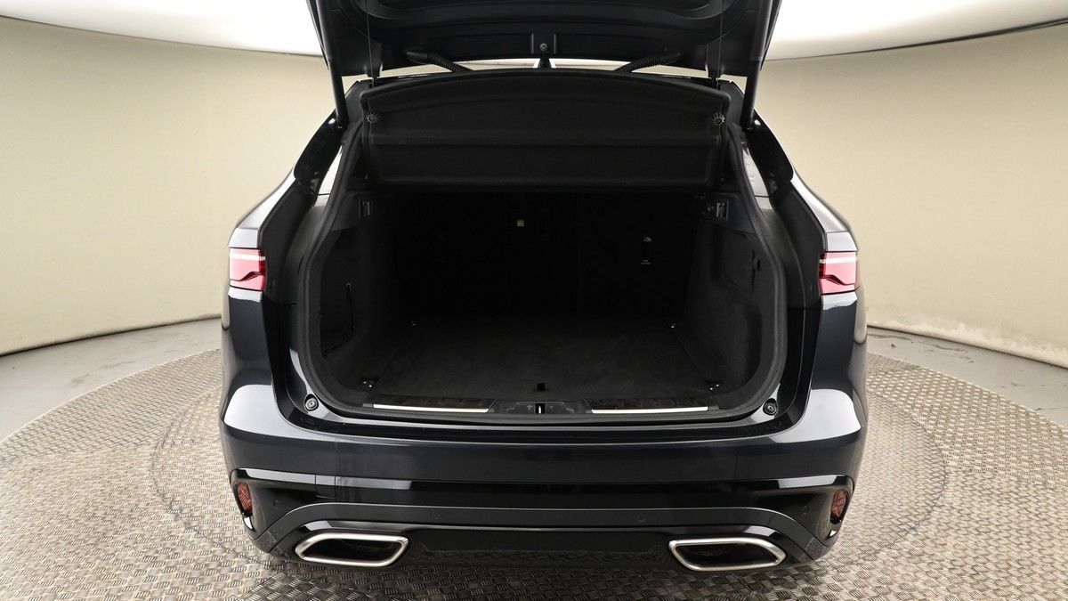 Jaguar F-PACE Image 14