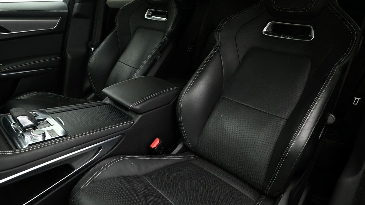 Jaguar F-PACE Image 3