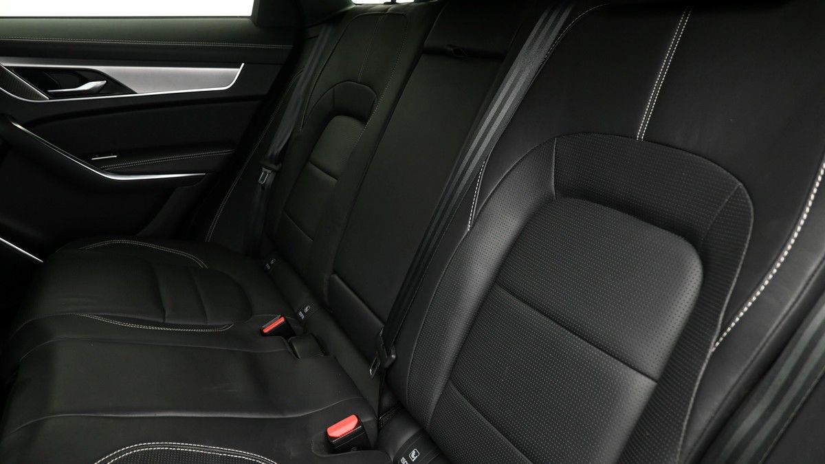 Jaguar F-PACE Image 4