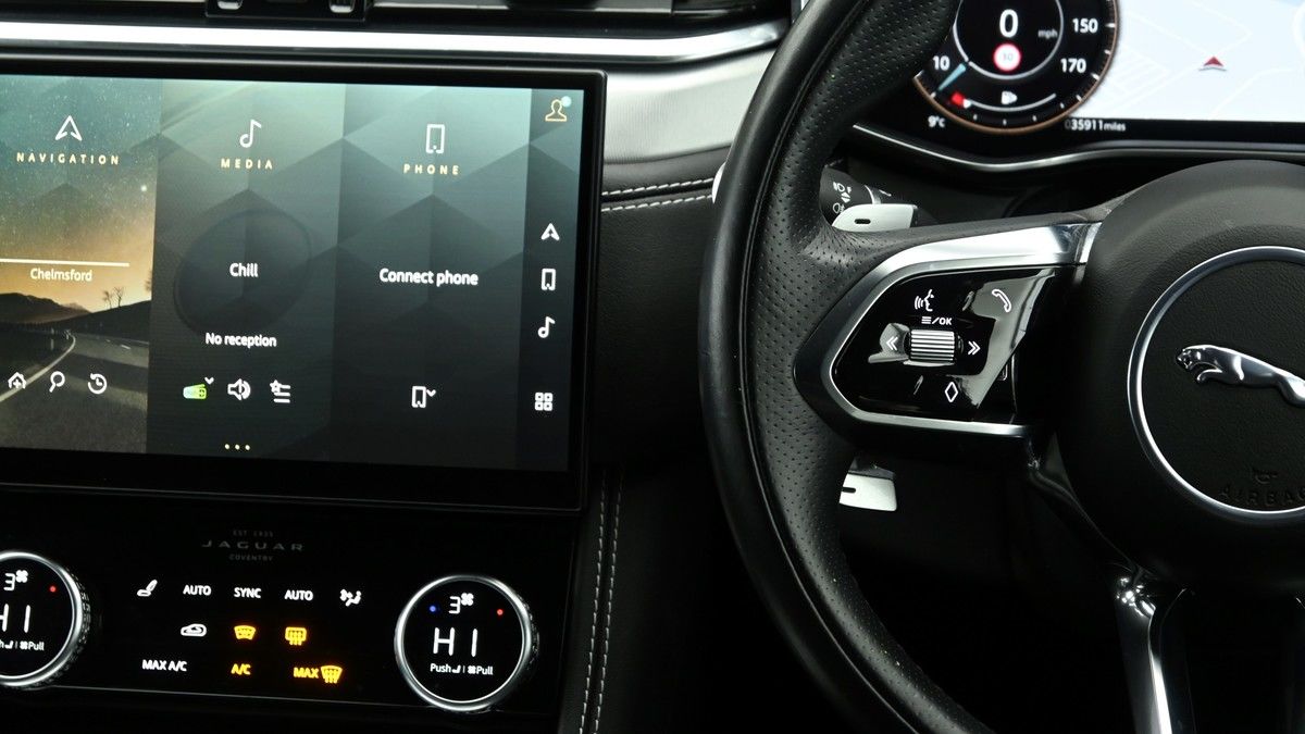 Jaguar F-PACE Image 22