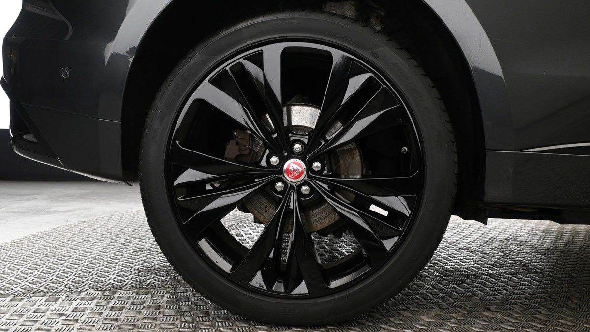 Jaguar F-PACE Image 15
