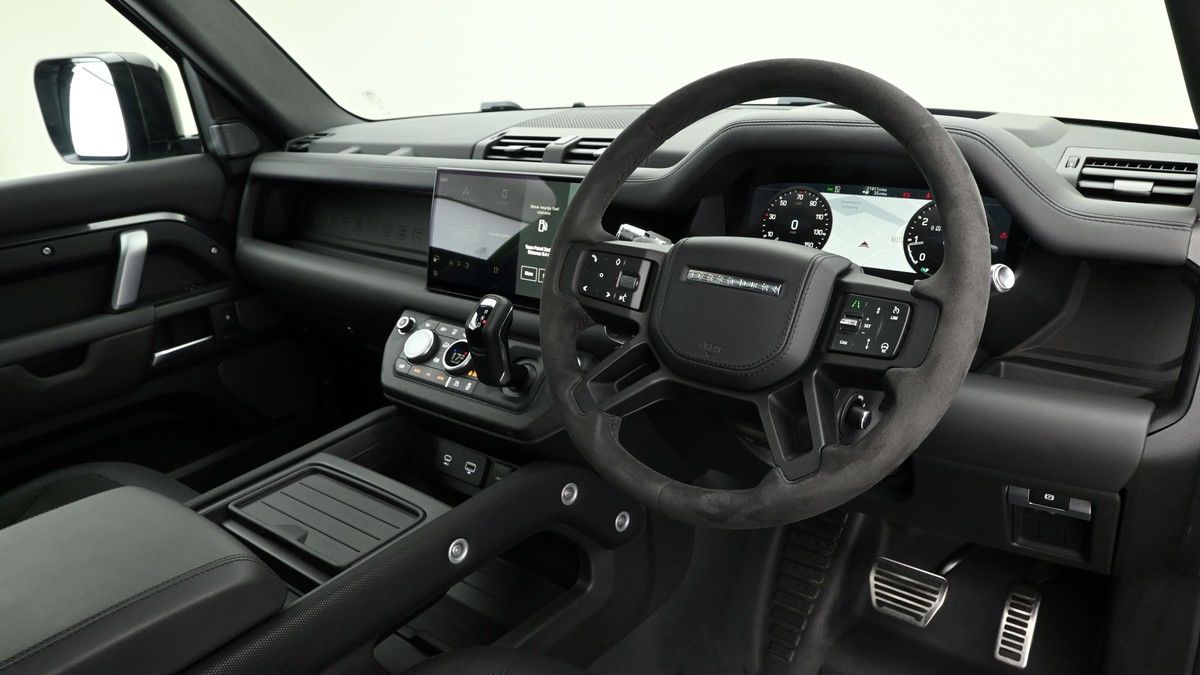 Land Rover Defender 90 Image 14