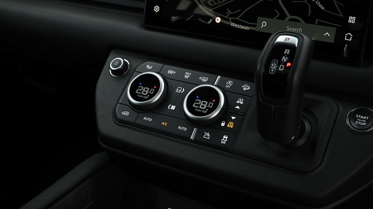 Land Rover Defender 90 Image 12