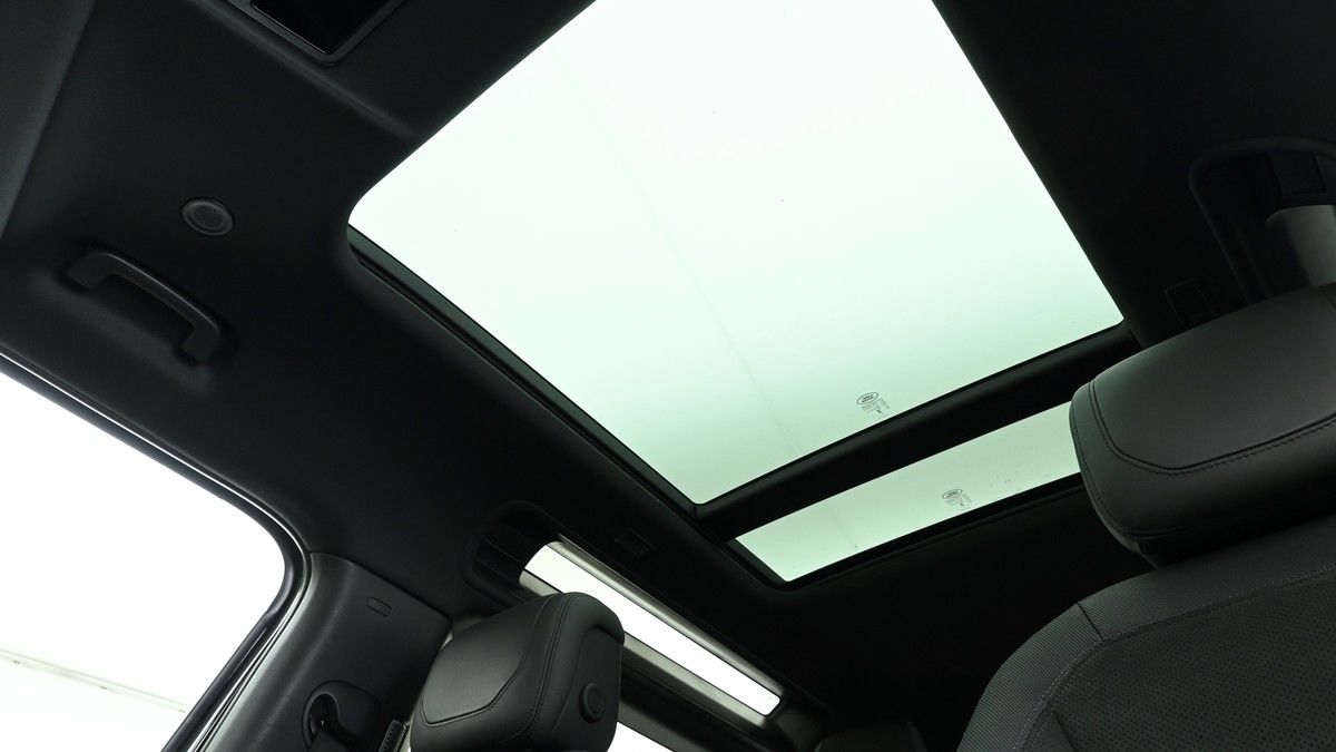 Land Rover Defender 90 Image 2