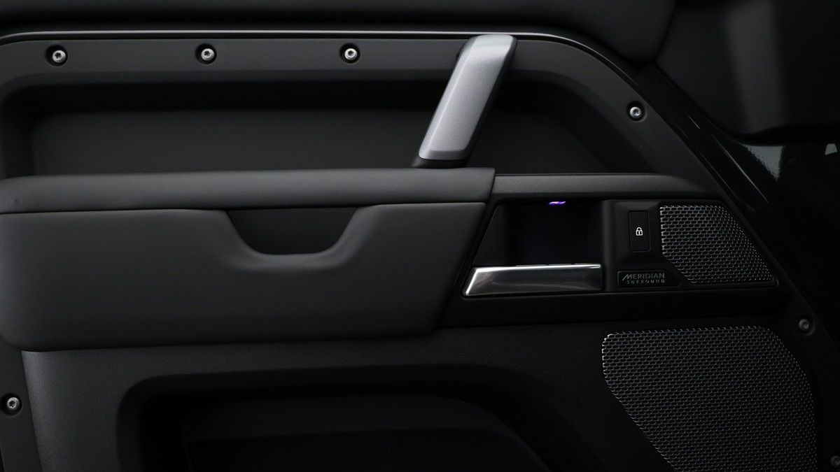 Land Rover Defender 90 Image 13