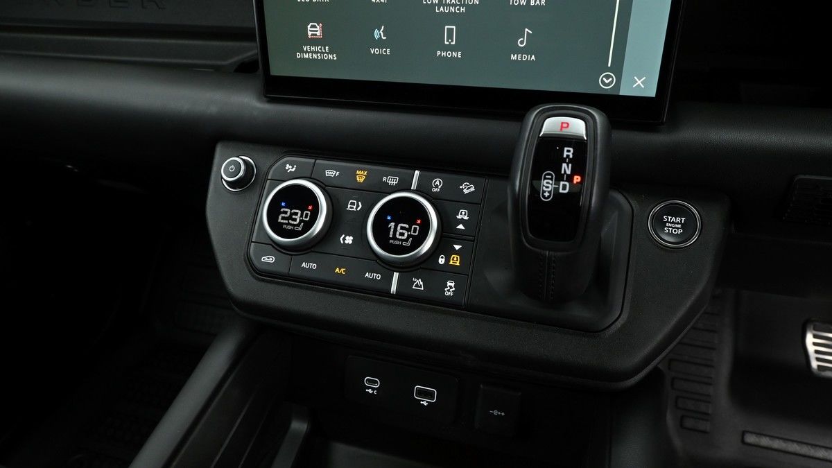 Land Rover Defender 90 Urban Image 12
