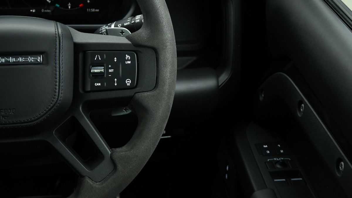 Land Rover Defender 90 Urban Image 16