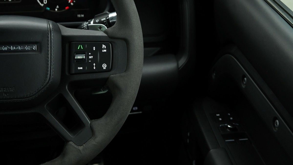 Land Rover Defender 90 Urban Image 16