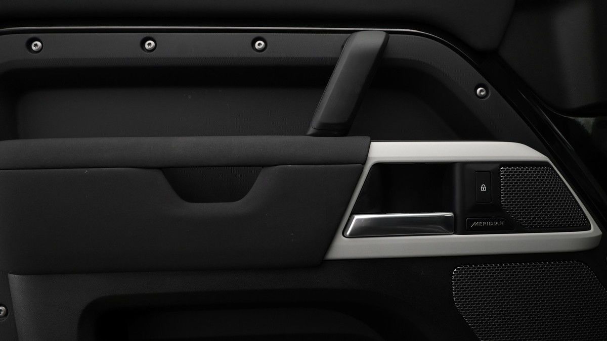 Land Rover Defender 90 Urban Image 13