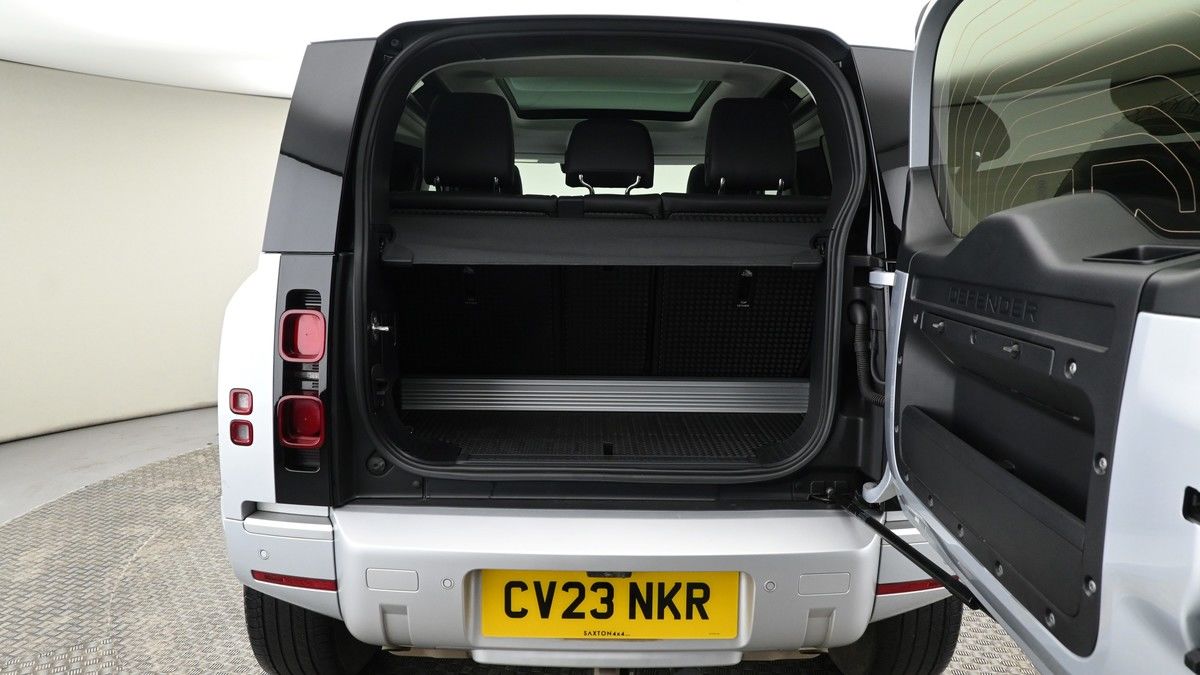 Land Rover Defender 90 Image 10