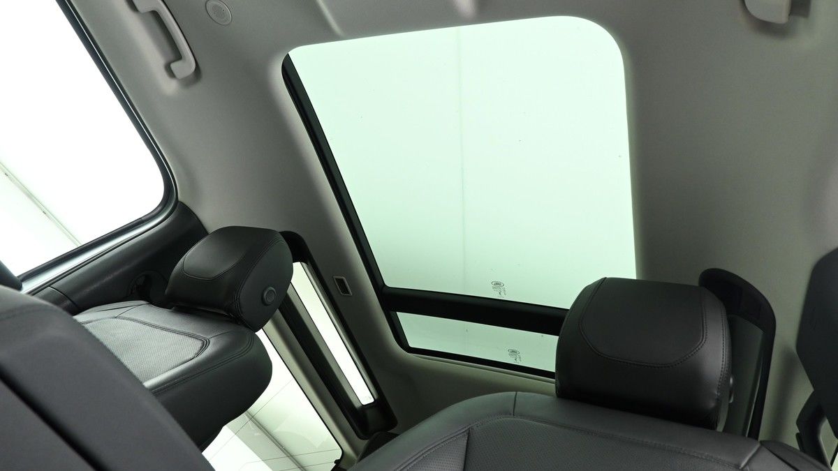 Land Rover Defender 90 Image 2