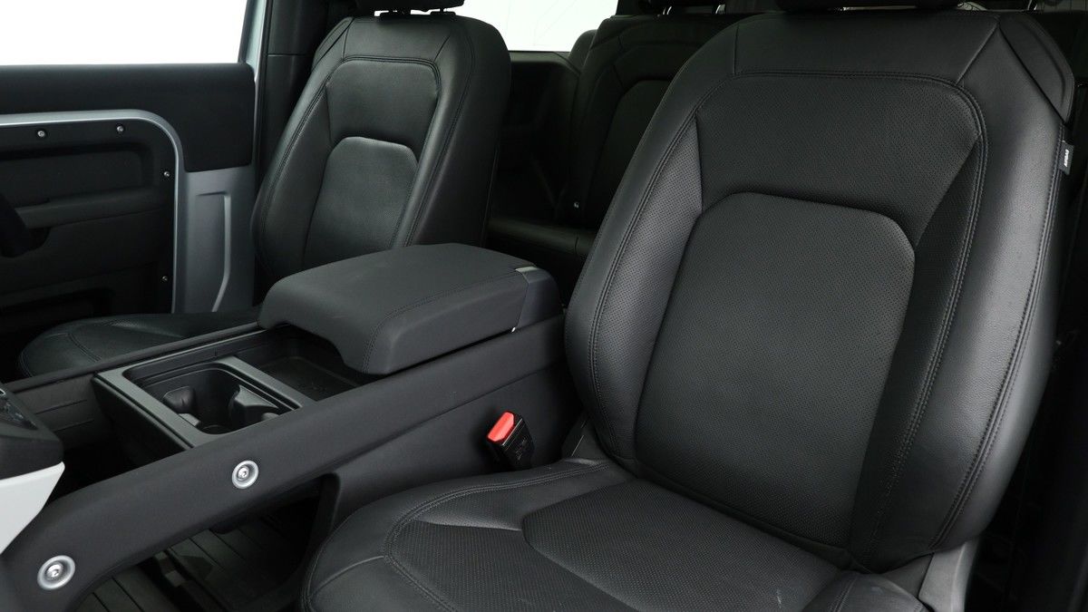 Land Rover Defender 90 Image 4