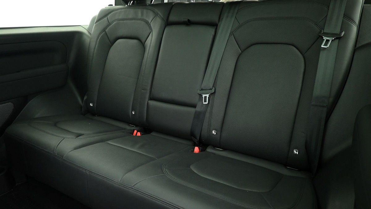 Land Rover Defender 90 Image 5