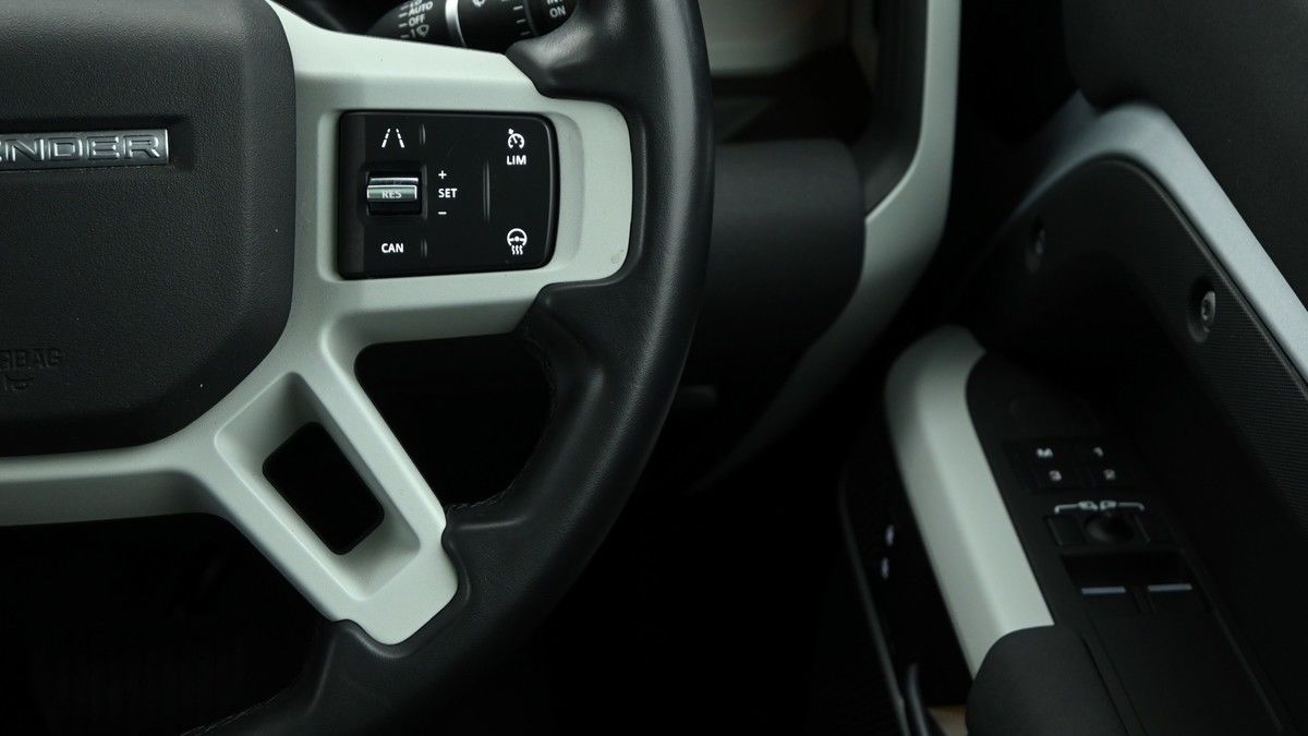 Land Rover Defender 90 Image 16