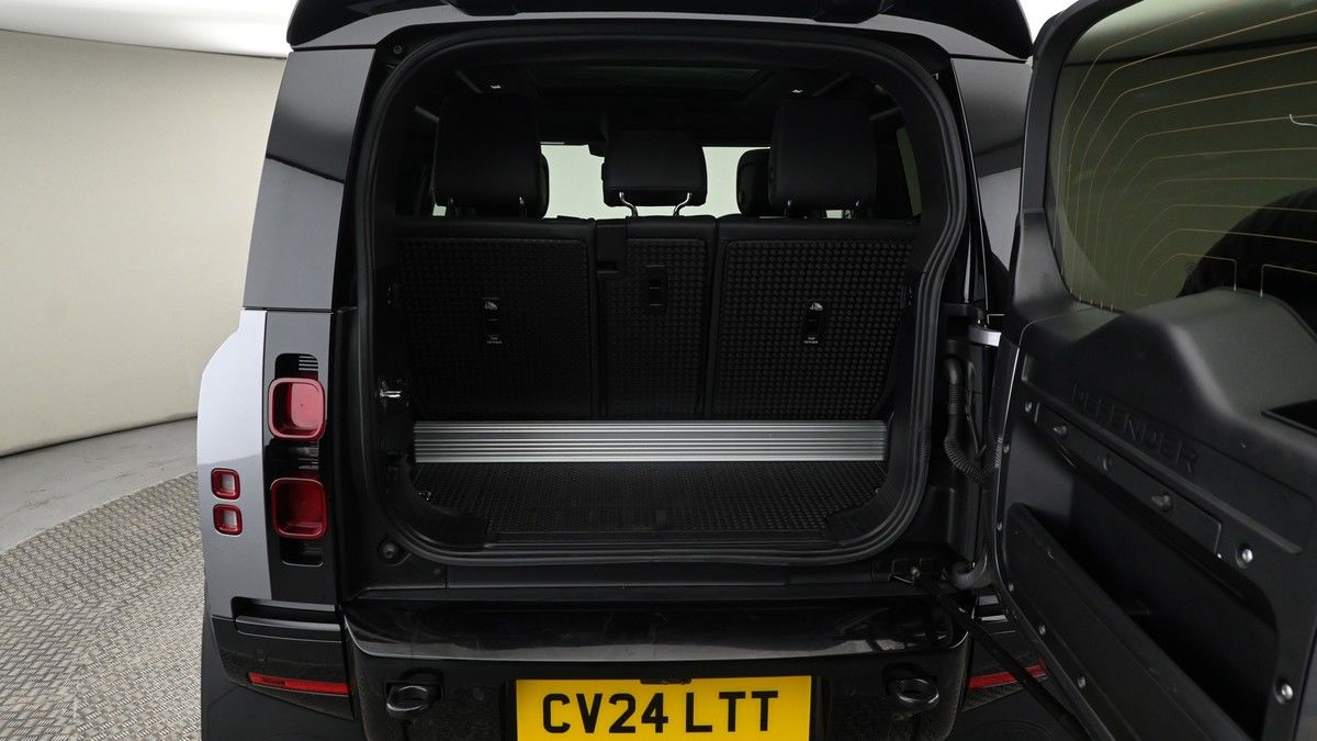 Land Rover Defender 90 Image 10