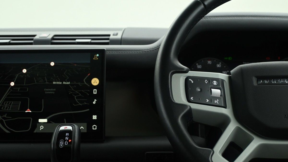 Land Rover Defender 90 Image 15