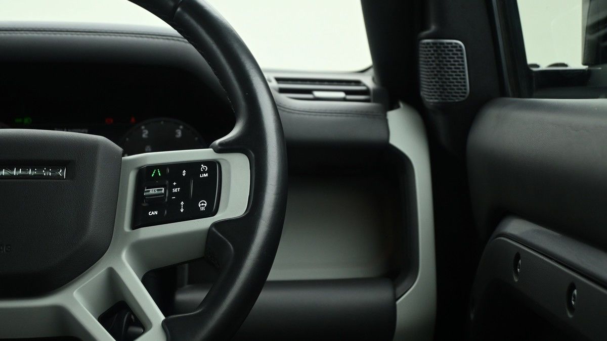 Land Rover Defender 90 Image 16