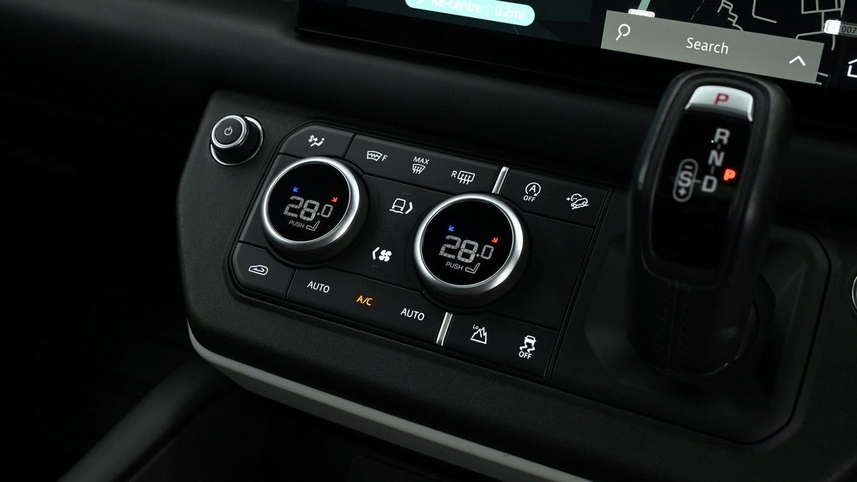 Land Rover Defender 90 Urban Image 12
