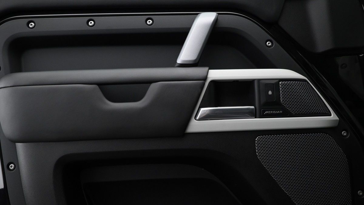 Land Rover Defender 90 Urban Image 13
