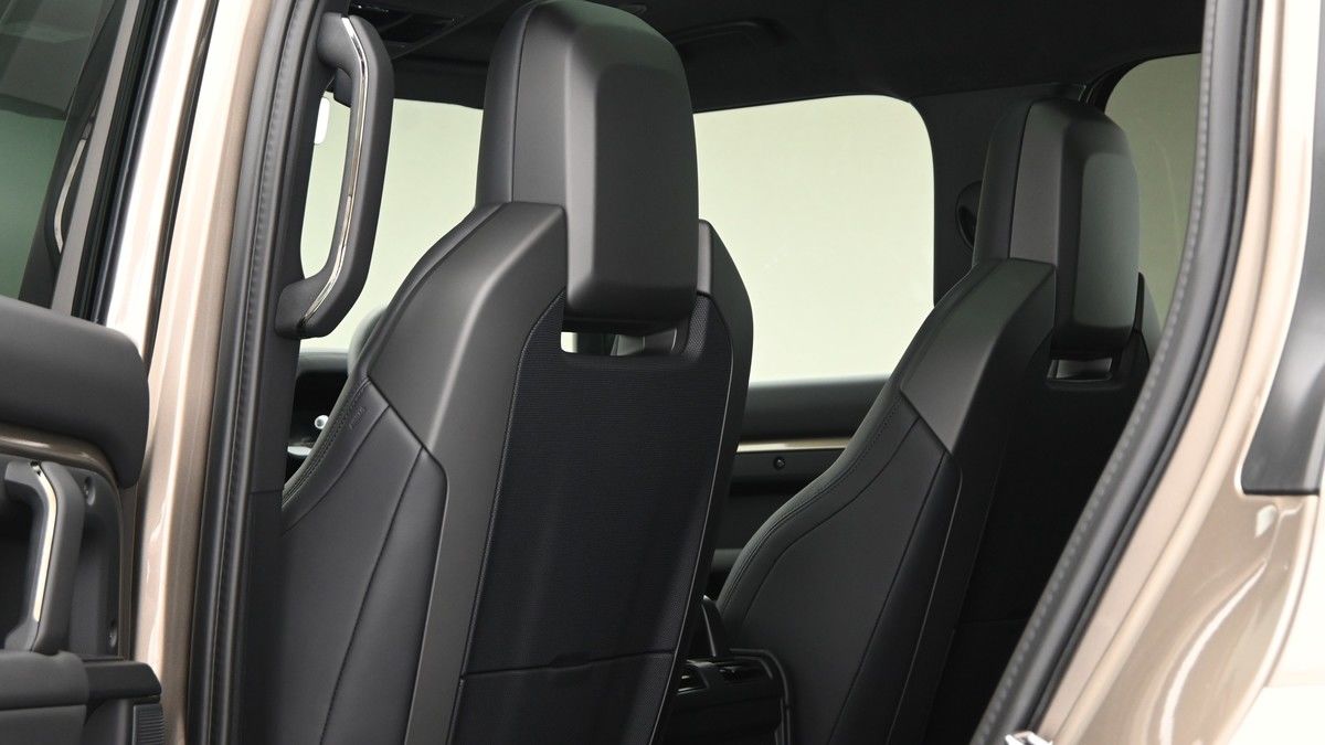 Land Rover Defender 110 Urban Image 4