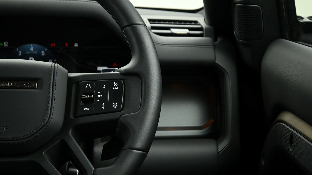 Land Rover Defender 110 Urban Image 19