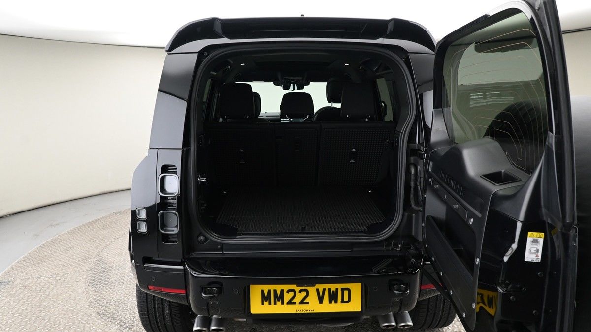 Land Rover Defender 110 Image 10
