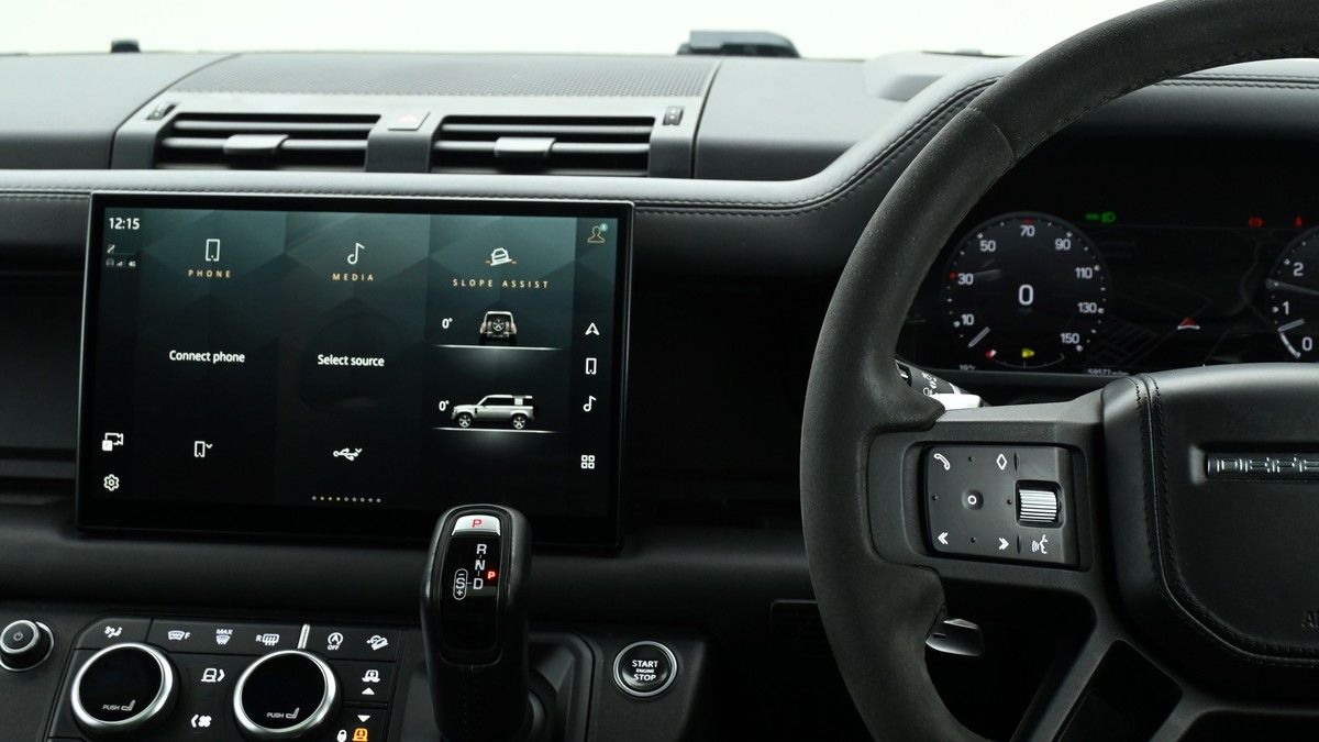 Land Rover Defender 110 Image 15