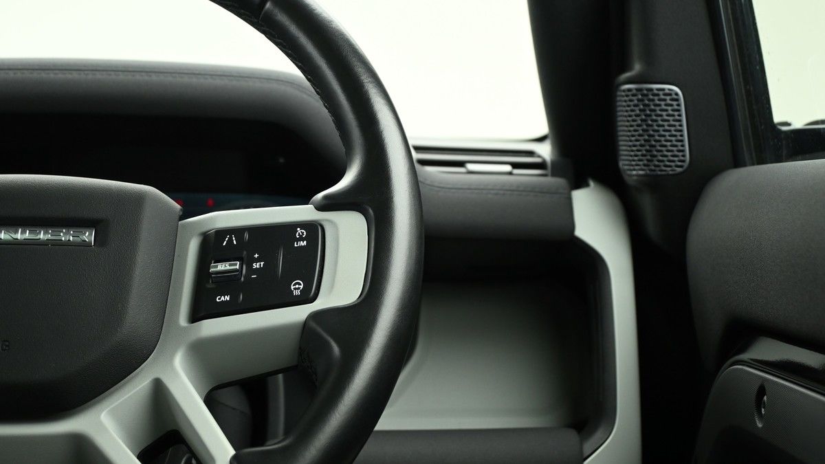 Land Rover Defender 110 Urban Image 16