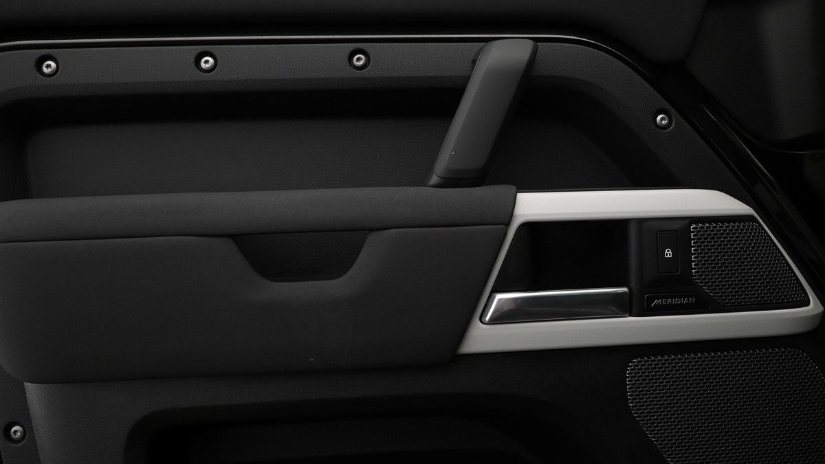 Land Rover Defender 110 Urban Image 13